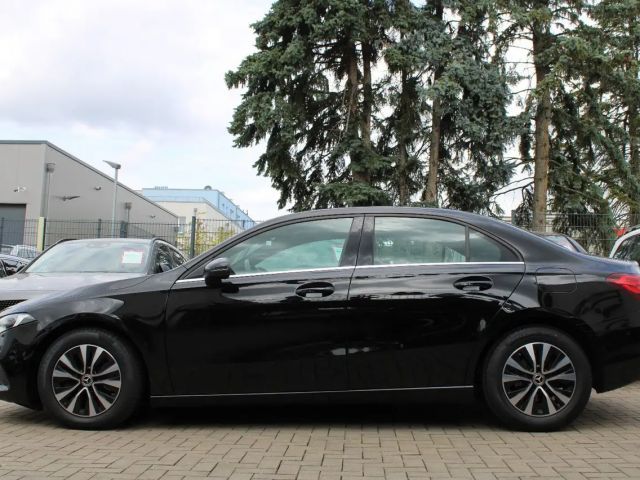 Mercedes-Benz A 200 A 200 d