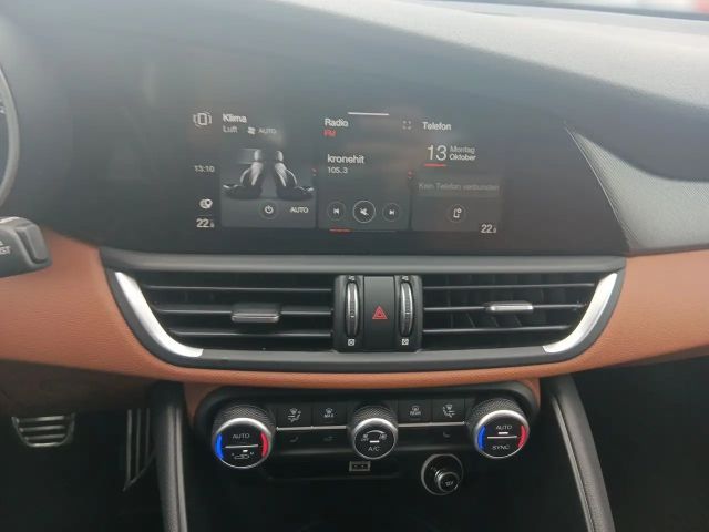 Alfa Romeo Giulia AT8