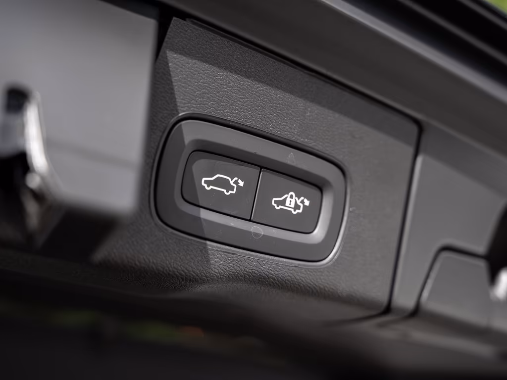 Volvo XC60 AWD Dark Plus Recharge T8