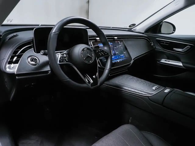 Mercedes-Benz E 220 AVANTGARDE E 220 d Sedan