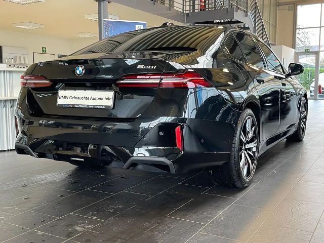 BMW 520 520i M-Sport Sedan