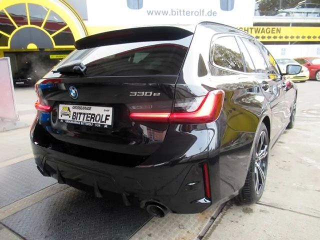 BMW 330 330e M-Sport xDrive