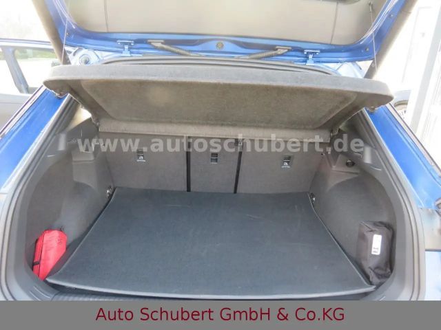 Volkswagen T-Roc 1.5 eTSI DSG R-Line