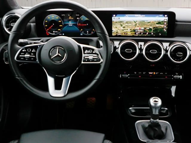 Mercedes-Benz A 180 A 180 d