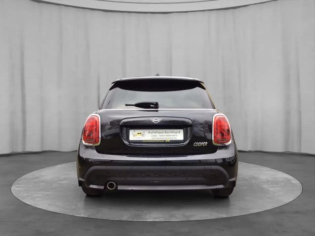 MINI Cooper Automatik 3t. Essential Trim