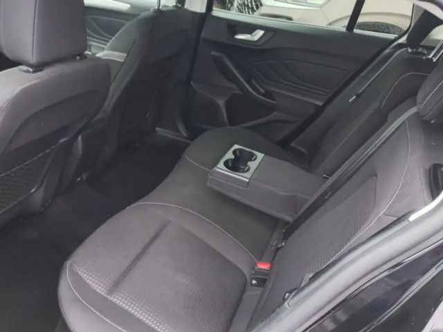 Ford Focus Cool & Connect EcoBoost Wagon