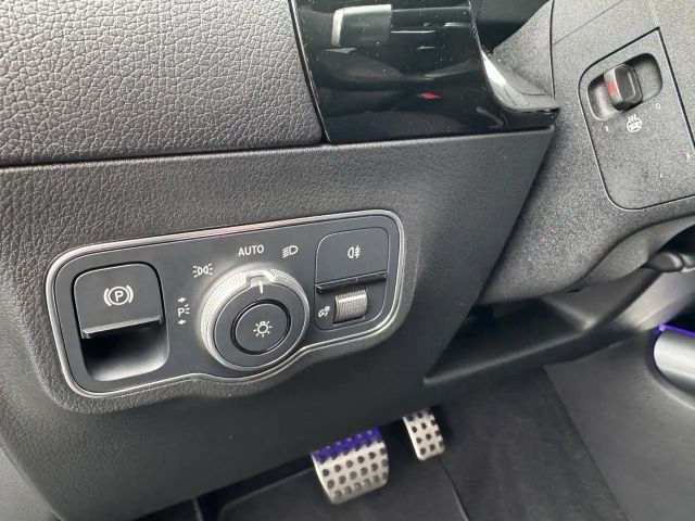 Mercedes-Benz B 200 AMG Line Sedan