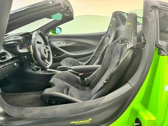 McLaren Artura Spider