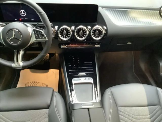 Mercedes-Benz GLA 200 MBUX+MBeam+Night+Ambiente+Fahrassist+LED