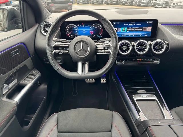 Mercedes-Benz B 200 AMG Line Sedan