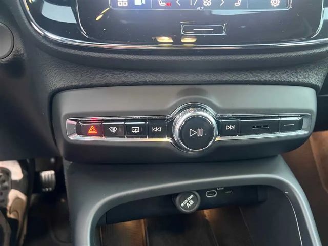 Volvo XC40 Core Recharge