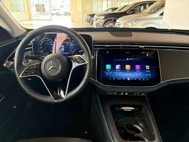 Mercedes-Benz E 200 AVANTGARDE Sedan