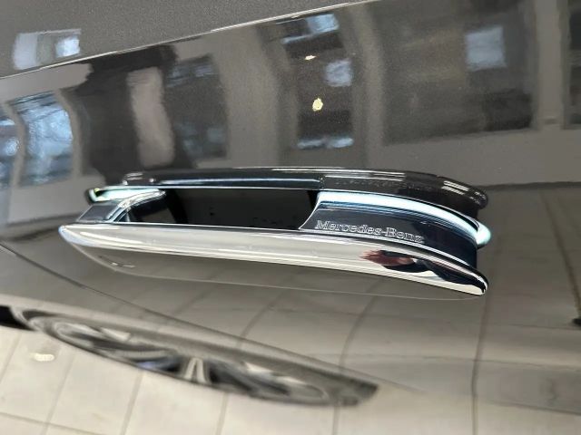 Mercedes-Benz E 300 E 300 e Sedan