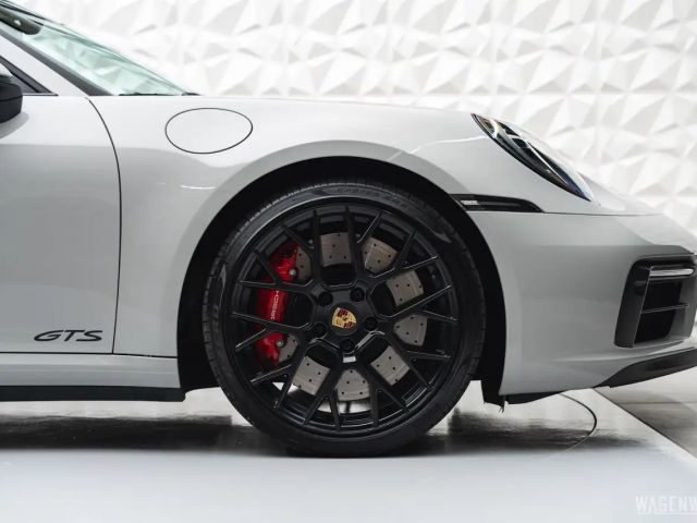 Porsche 992 4 Cabrio GTS Targa