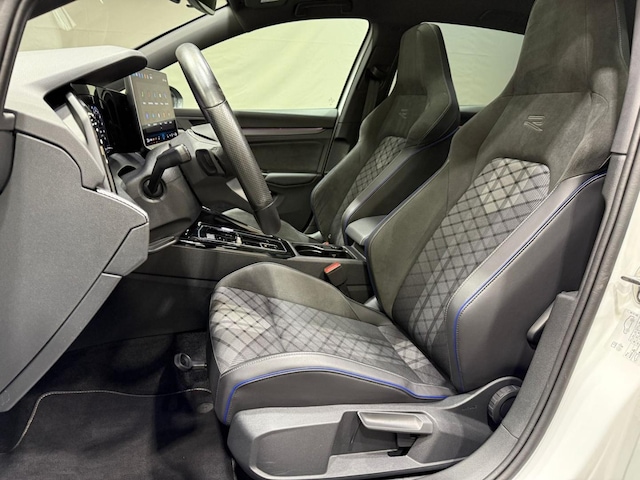 Volkswagen Golf 1.5 eTSI DSG R-Line