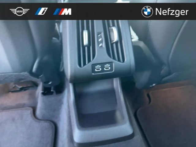 BMW X1 xDrive23i xLine Park-Assistent AHK PANO LED