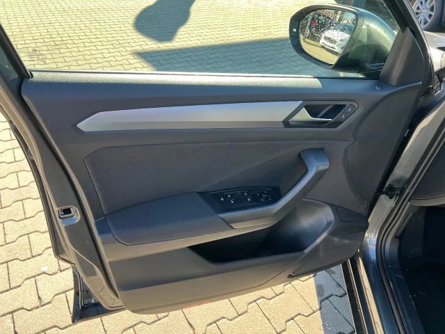 Volkswagen T-Roc 1.5 TSI DSG Life