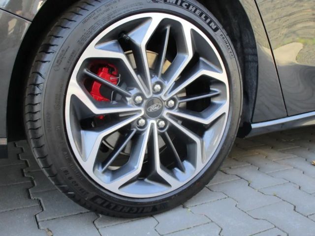 Ford Focus ST Line Style Wagon