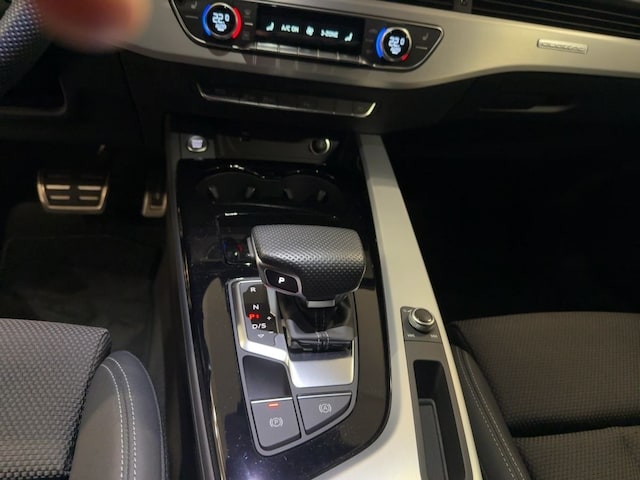 Audi A4 40 TFSI Avant Quattro S-Line S-Tronic