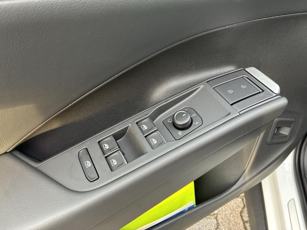 Volkswagen T-Roc 1.5 eTSI DSG IQ.Drive R-Line