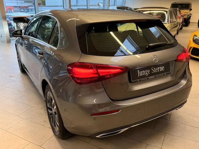 Mercedes-Benz A 180 Hatchback Progressive