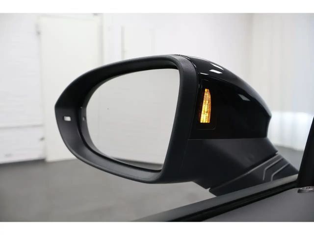 Volkswagen Golf 2.0 TDI DSG Golf VIII R-Line