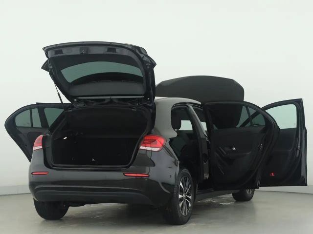 Mercedes-Benz A 180 A 180 d