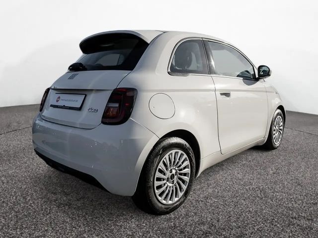 Fiat 500e Action