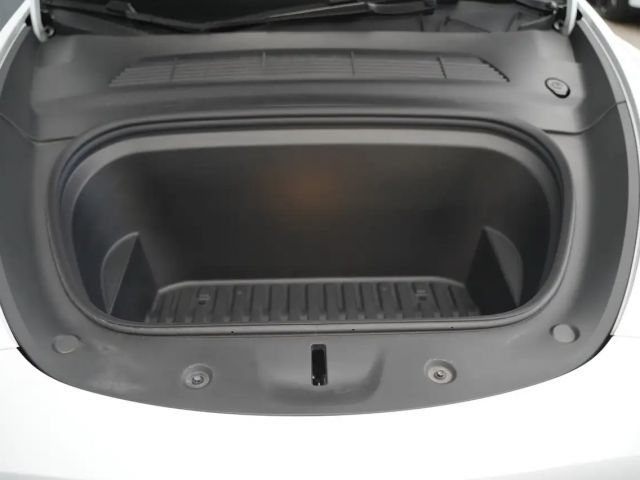 Tesla Model Y AWD Long Range