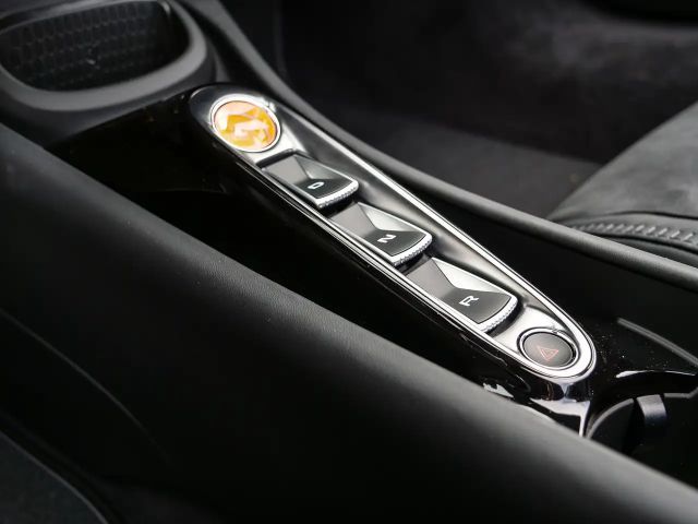 McLaren Artura Spider