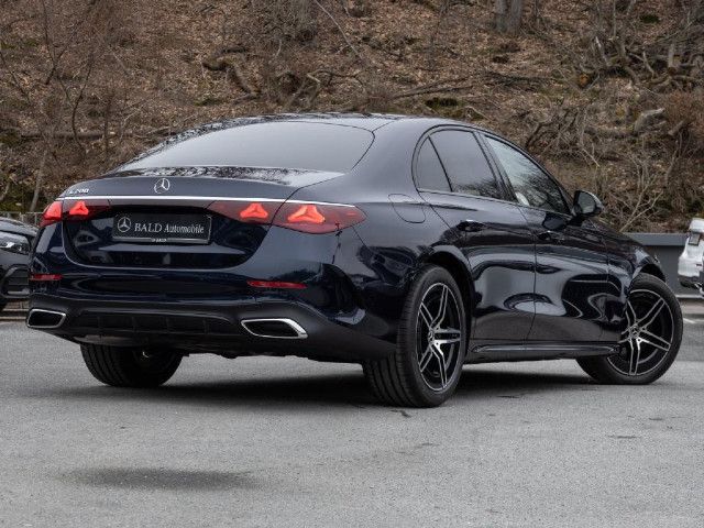 Mercedes-Benz E 200 Sedan