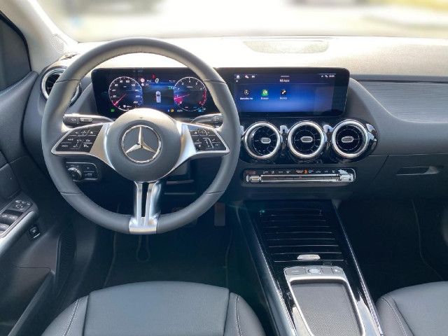 Mercedes-Benz B 180 Sedan