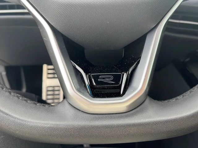 Volkswagen Golf 1.5 eTSI DSG R-Line