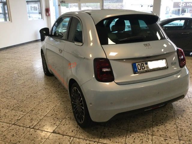 Fiat 500e La Prima