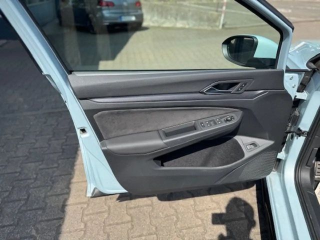 Volkswagen Golf 1.5 eTSI DSG R-Line Variant