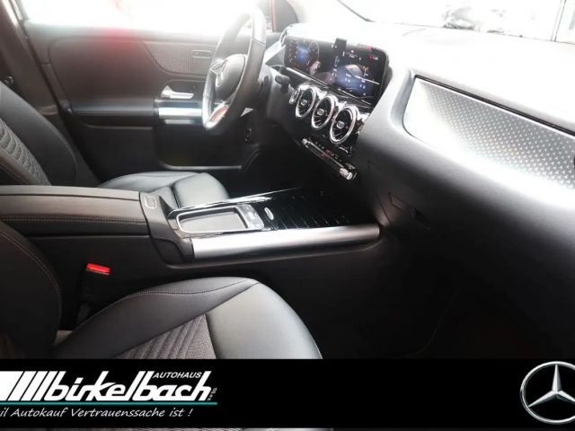 Mercedes-Benz GLA 200 Advanced 7G LED RFK  LHZ Apple