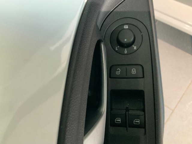 Volkswagen up! 1.0 KLIMA+PDC+RFK+GJR+WIPA+TEMPOM.