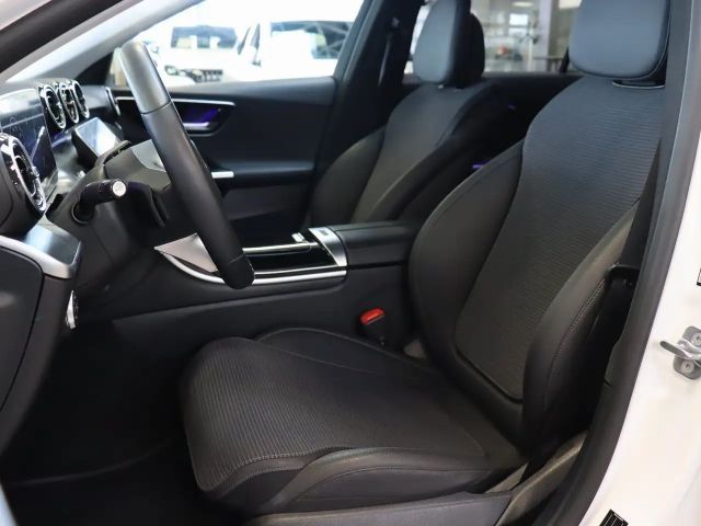 Mercedes-Benz C 180 AVANTGARDE Sedan