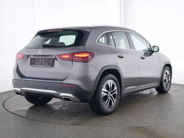 Mercedes-Benz GLA 200 Progressive