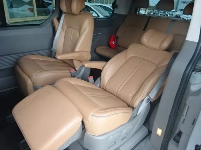 Hyundai Staria Signature