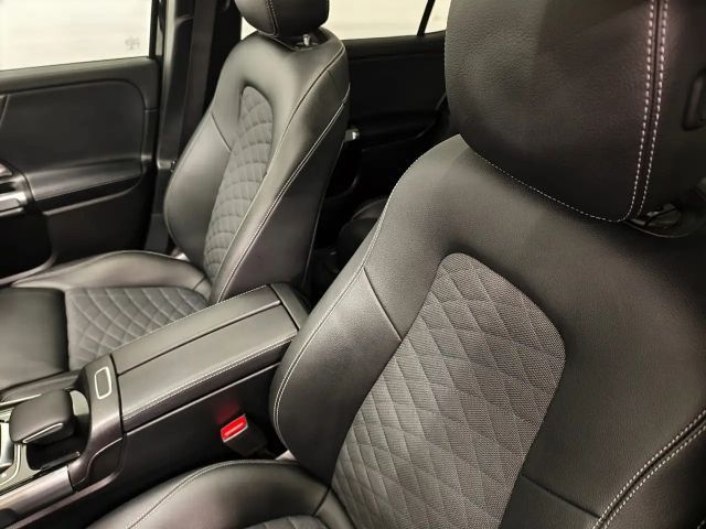 Mercedes-Benz GLB 200 4MATIC GLB 200 d