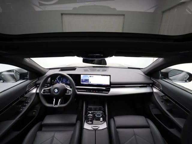 BMW 540 540XDRIVE - FROZEN GREY - MEGA