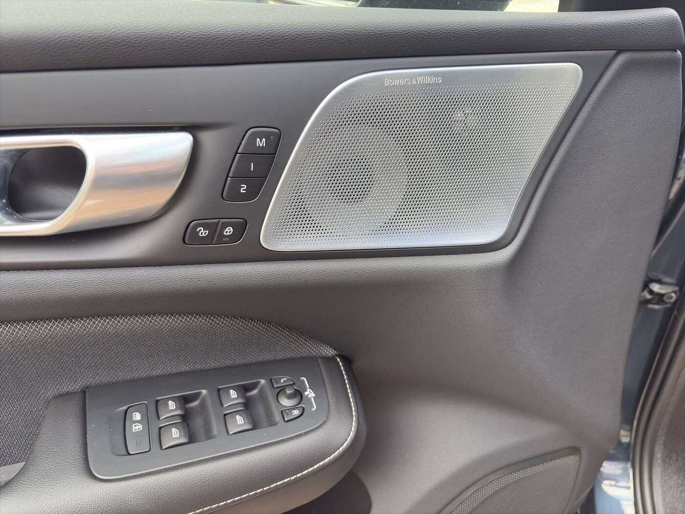 Volvo S60 AWD Dark Recharge Ultimate