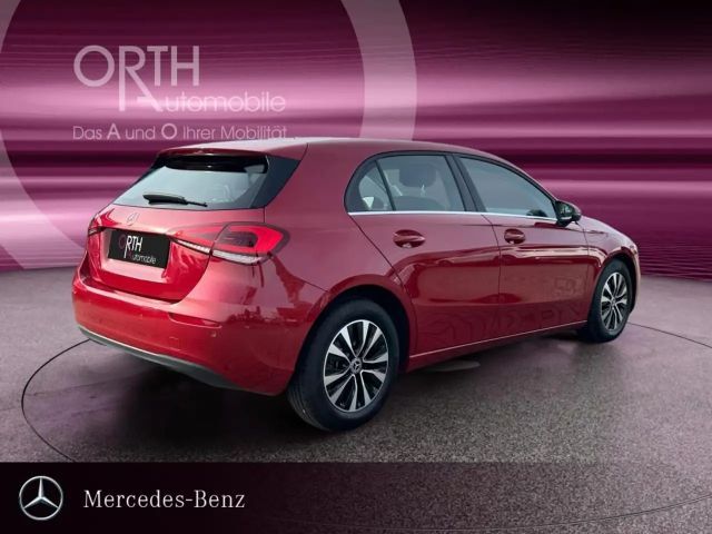 Mercedes-Benz A 180 A 180 d