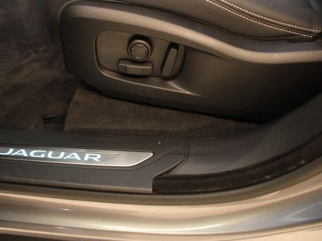 Jaguar F-Pace AWD D300 R-Dynamic