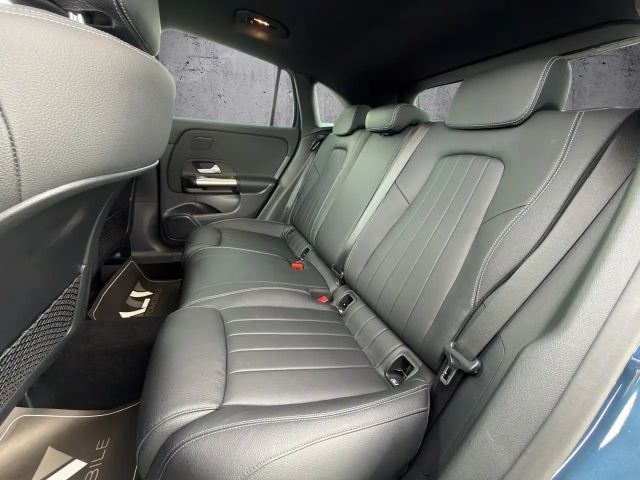 Mercedes-Benz GLA 220 4MATIC GLA 220 d