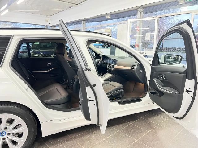 BMW 330 330e Touring