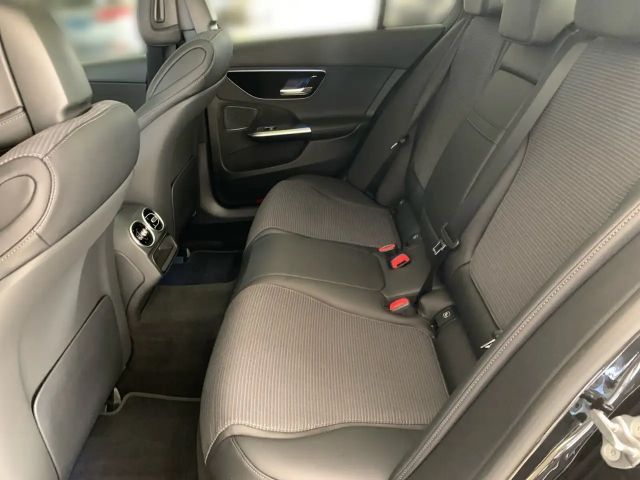 Mercedes-Benz C 200 AVANTGARDE Sedan