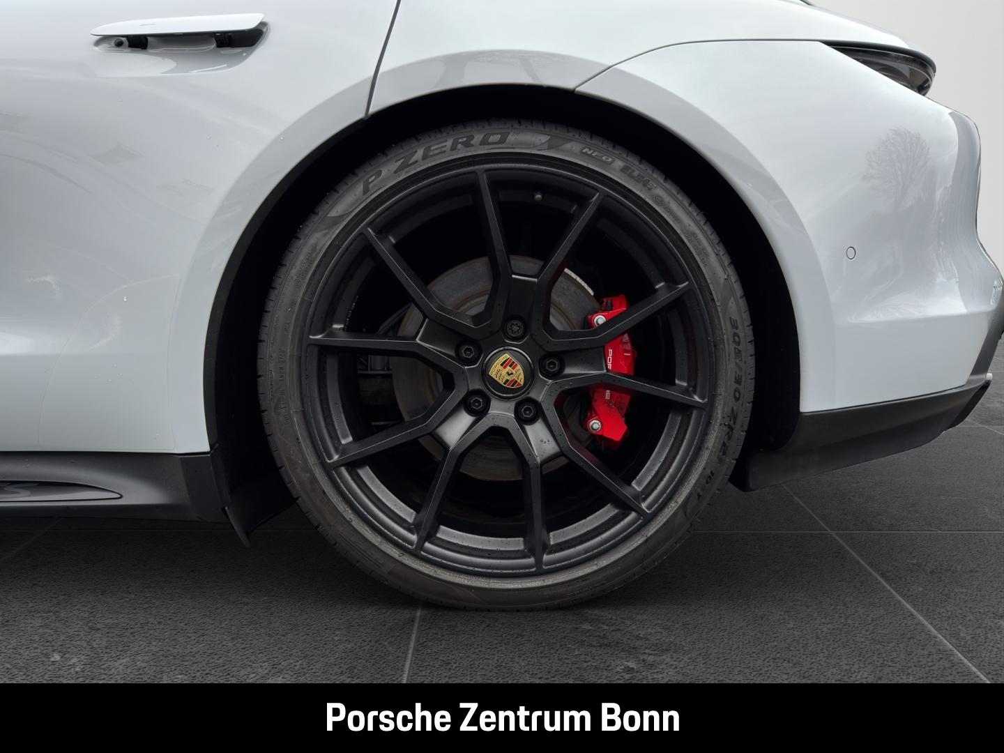 Porsche Taycan GTS Sport Turismo