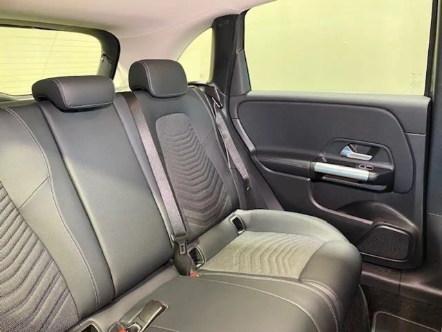 Mercedes-Benz B 200 Progressive Sedan